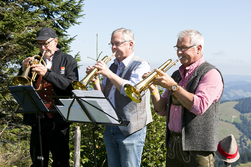 Hittisau  am 5.9.2021 Polizei Gipfelmesse auf dem Berg Hochhaederich mit viel Prominenz. Bischof Benno Elbs ist seit Anfang an dabei, bei der 20. Auflage bei herrlichem Wetter war auch LH Markus Wallner mit Gattin Sonja, Landespolizeidirektor Hans-Pe